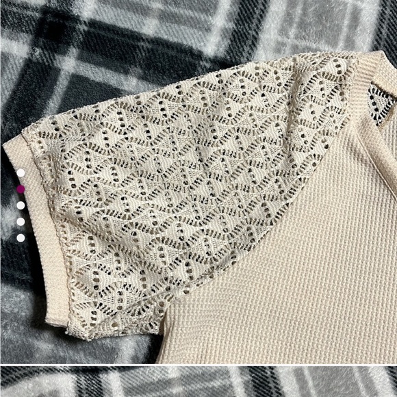 MEROKEETY women’s v neck short sleeve lace top 3/$15 - Picture 2 of 5